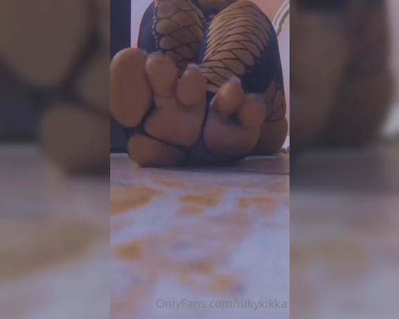 Nikykikka aka nikykikka Foot Fetish - 06-21-2022 OnlyFans Video - Ready