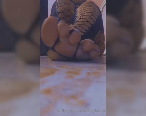 Nikykikka aka nikykikka Foot Fetish - 06-21-2022 OnlyFans Video - Ready