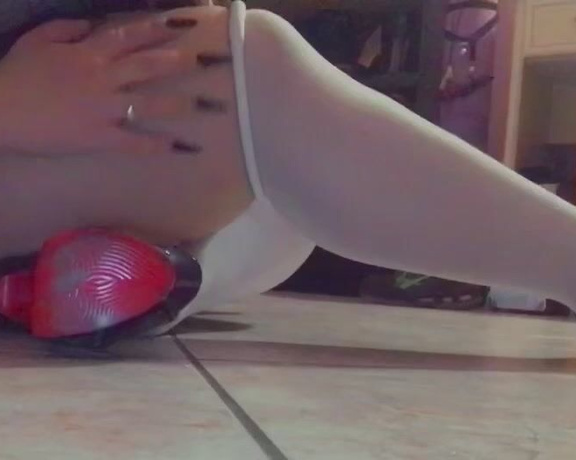 Nikykikka aka nikykikka Foot Fetish - 04-28-2022 OnlyFans Video - With or not