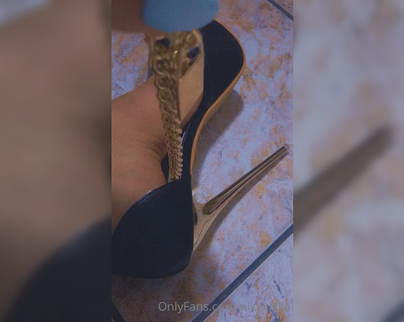 Nikykikka aka nikykikka Foot Fetish - 07-11-2022 OnlyFans Video - Play with chain