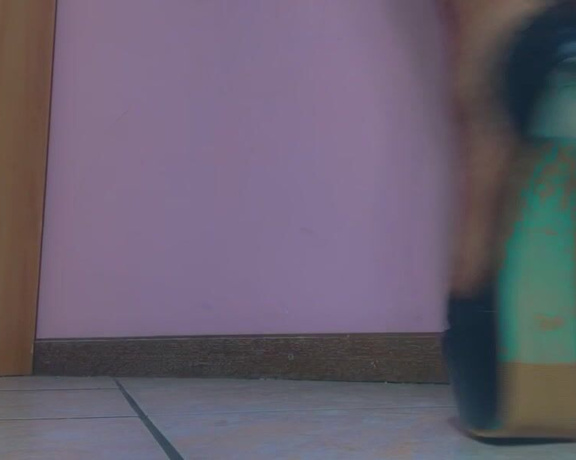 Nikykikka aka nikykikka Foot Fetish - 09-08-2022 OnlyFans Video - little walk