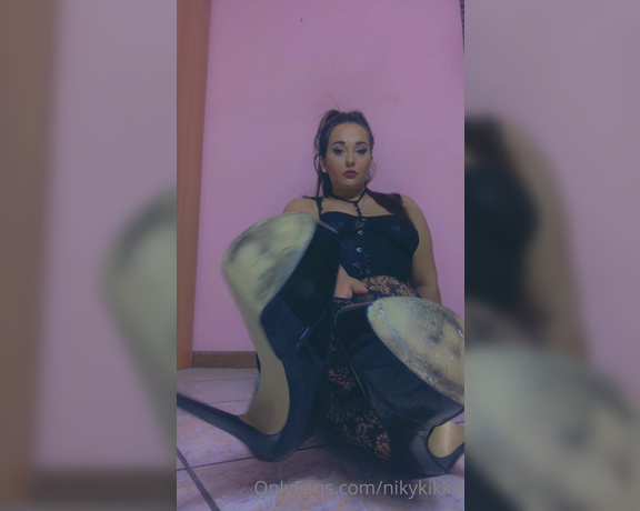 Nikykikka aka nikykikka Foot Fetish - 09-14-2022 OnlyFans Video - Little shoes