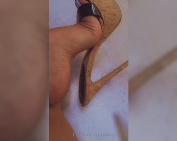 Nikykikka aka nikykikka Foot Fetish - 07-26-2022 OnlyFans Video - Mules obsession