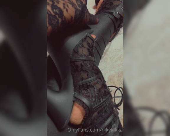 Nikykikka aka nikykikka Foot Fetish - 09-21-2022 OnlyFans Video - Sweet night_xj0q