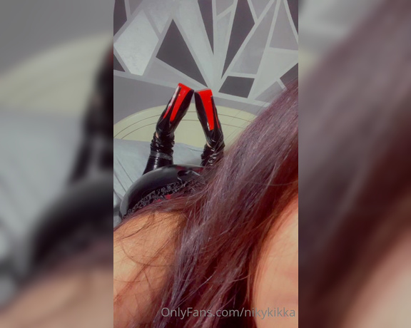 Nikykikka aka nikykikka Foot Fetish - 01-11-2023 OnlyFans Video - little play