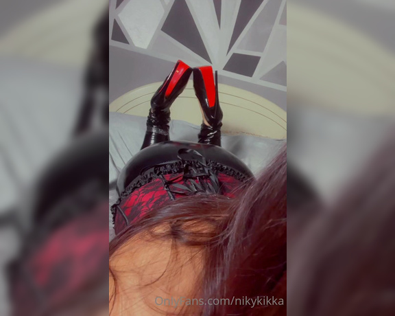 Nikykikka aka nikykikka Foot Fetish - 01-11-2023 OnlyFans Video - little play