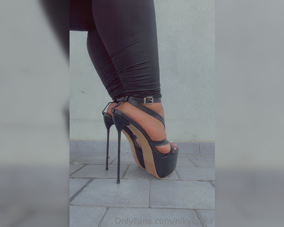 Nikykikka aka nikykikka Foot Fetish - 08-21-2023 OnlyFans Video - New love