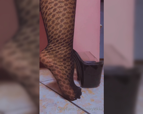 Nikykikka aka nikykikka Foot Fetish - 08-27-2023 OnlyFans Video - wear this baby 20