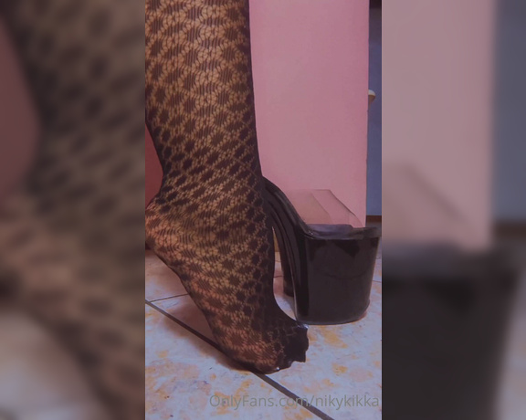 Nikykikka aka nikykikka Foot Fetish - 08-27-2023 OnlyFans Video - wear this baby 20