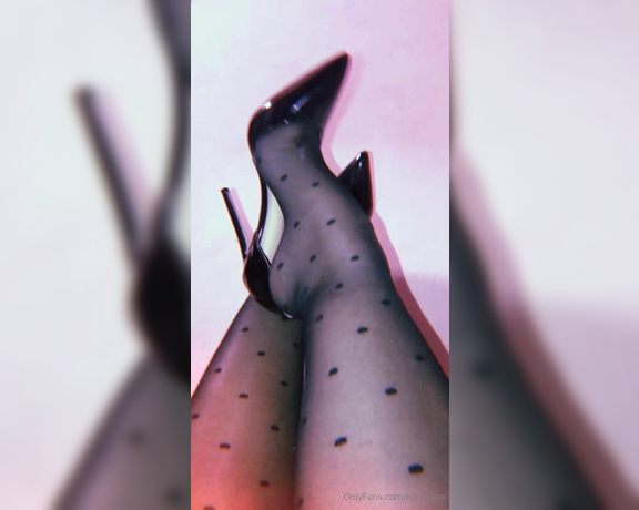 Nikykikka aka nikykikka Foot Fetish - 10-02-2023 OnlyFans Video - Little sound_uv8b