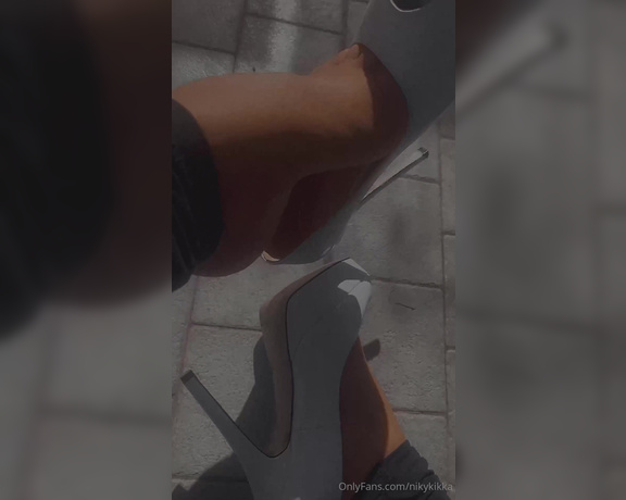 Nikykikka aka nikykikka Foot Fetish - 10-09-2023 OnlyFans Video - Dangling white