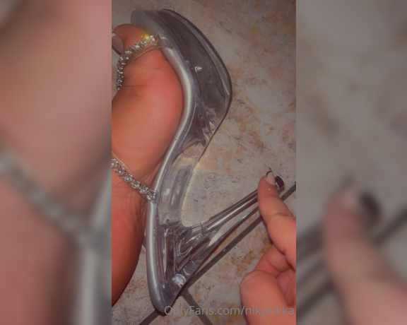 Nikykikka aka nikykikka Foot Fetish - 08-07-2023 OnlyFans Video - Sweet Monday