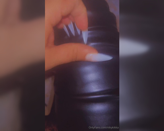 Nikykikka aka nikykikka Foot Fetish - 09-13-2023 OnlyFans Video - Follow my hand