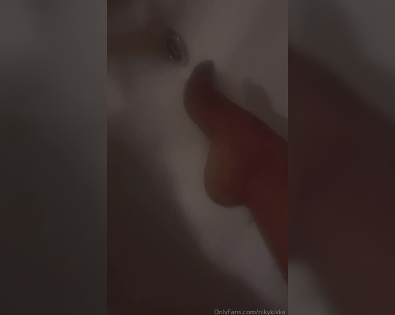 Nikykikka aka nikykikka Foot Fetish - 11-30-2023 OnlyFans Video - Bath