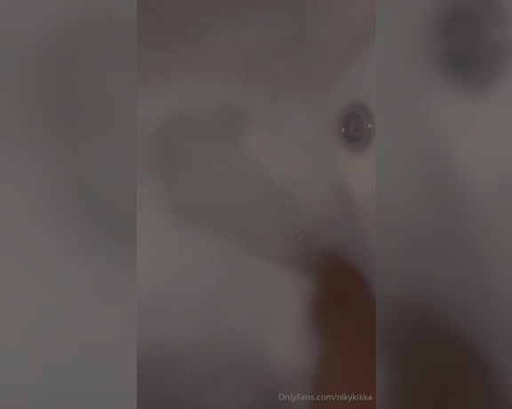 Nikykikka aka nikykikka Foot Fetish - 11-30-2023 OnlyFans Video - Bath