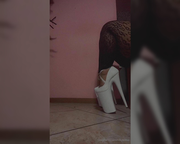 Nikykikka aka nikykikka Foot Fetish - 02-08-2024 OnlyFans Video - Im sweet