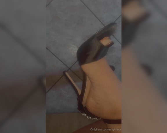 Nikykikka aka nikykikka Foot Fetish - 10-27-2023 OnlyFans Video - Little zoom with new baby