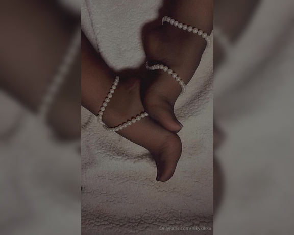 Nikykikka aka nikykikka Foot Fetish - 03-05-2024 OnlyFans Video - Elegant moment