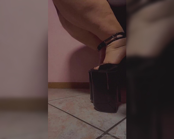 Nikykikka aka nikykikka Foot Fetish - 03-20-2024 OnlyFans Video - Part 1