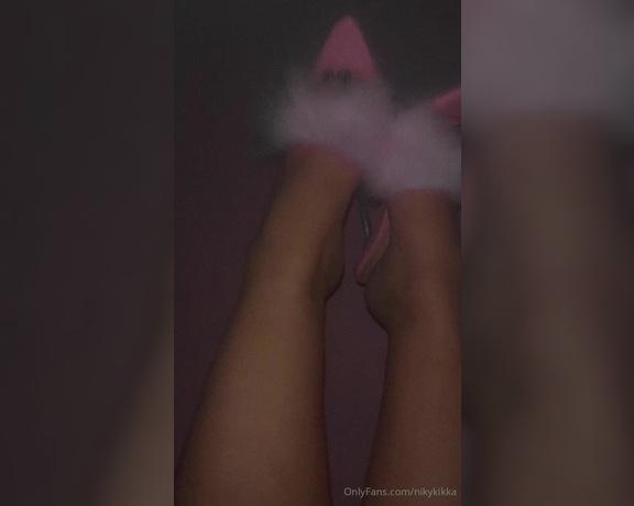 Nikykikka aka nikykikka Foot Fetish - 01-21-2024 OnlyFans Video - Fluffy sunday