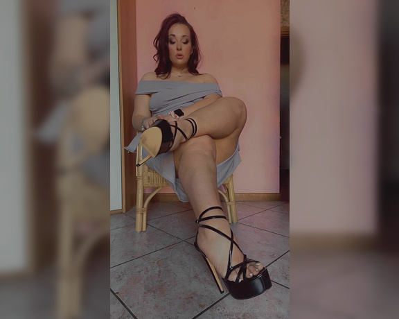 Nikykikka aka nikykikka Foot Fetish - 05-27-2024 OnlyFans Video - Morning elegant