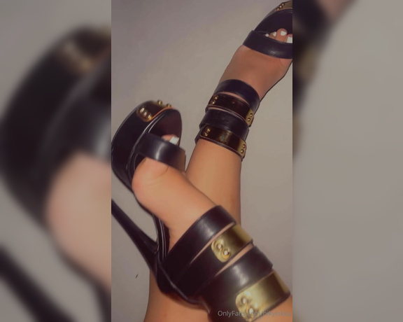 Nikykikka aka nikykikka Foot Fetish - 06-02-2024 OnlyFans Video - New obsession