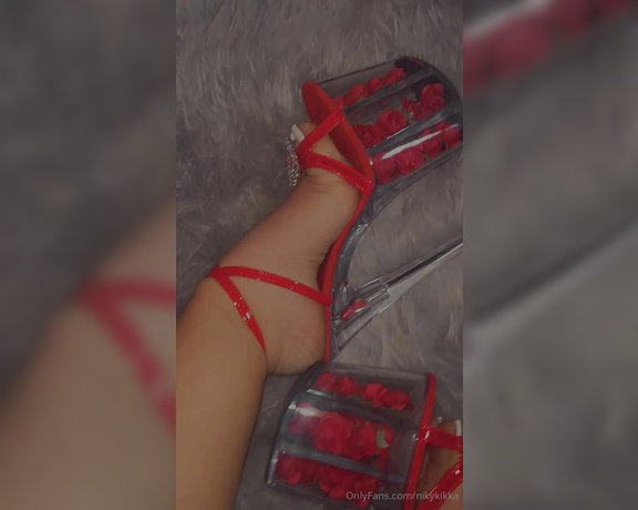 Nikykikka aka nikykikka Foot Fetish - 04-23-2024 OnlyFans Video - New toy