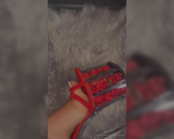 Nikykikka aka nikykikka Foot Fetish - 04-23-2024 OnlyFans Video - New toy