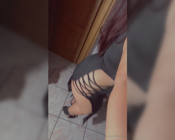 Nikykikka aka nikykikka Foot Fetish - 06-02-2024 OnlyFans Video - New view e little dance