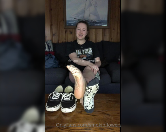 Goddess Flower aka smokinflowers Foot Fetish - 02-17-2023 OnlyFans Video - Alright loser, I know this is what youve been waiting for  I bet youre already