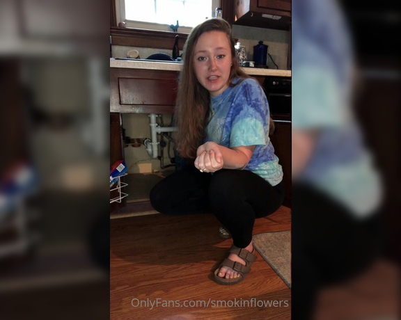 Goddess Flower aka smokinflowers Foot Fetish - 05-26-2023 OnlyFans Video - POV youre a plumber that came over to fix my leaking sink but you get caught