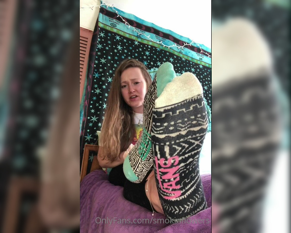 Goddess Flower aka smokinflowers Foot Fetish - 07-25-2023 OnlyFans Video - POV youre trying not to get caught staring at the Giantesss beautifully socked feet but you