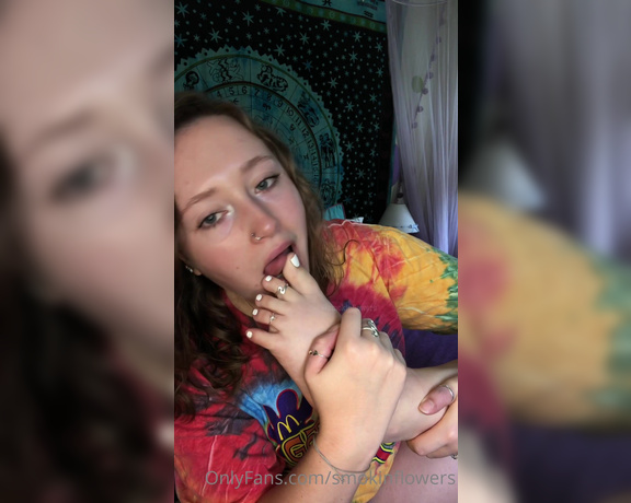 Goddess Flower aka smokinflowers Foot Fetish - 08-20-2023 OnlyFans Video - Self_worship Sunday 4