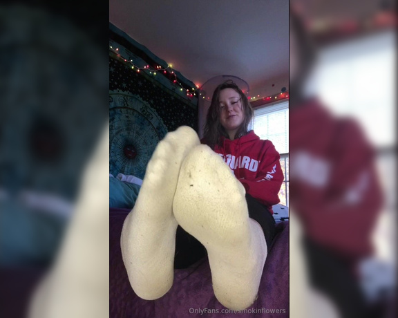 Goddess Flower aka smokinflowers Foot Fetish - 11-16-2023 OnlyFans Video - A little sock tease to make you thirsty this Thursday