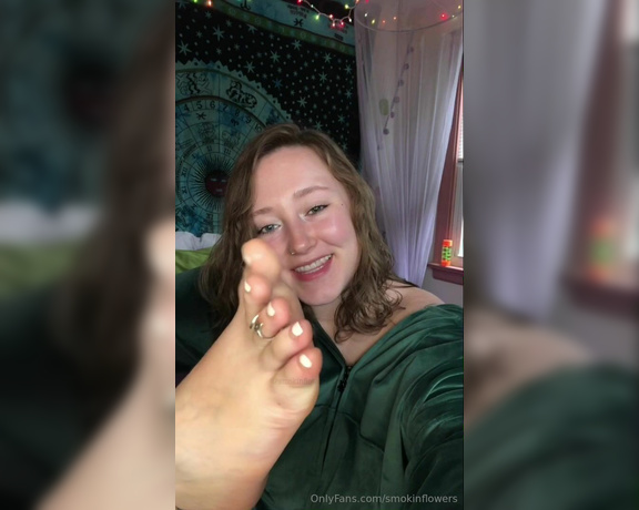 Goddess Flower aka smokinflowers Foot Fetish - 03-03-2024 OnlyFans Video - Self_worship Sunday 3