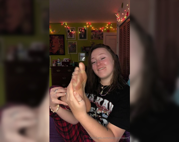 Goddess Flower aka smokinflowers Foot Fetish - 11-26-2023 OnlyFans Video - First self_worship with my matte black pedi  2 mins P