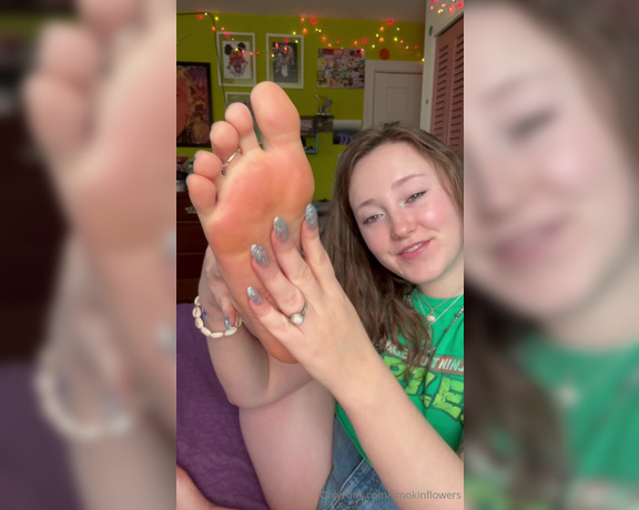 Goddess Flower aka smokinflowers Foot Fetish - 01-21-2024 OnlyFans Video - you cant get enough of watching Me worship My feet can you