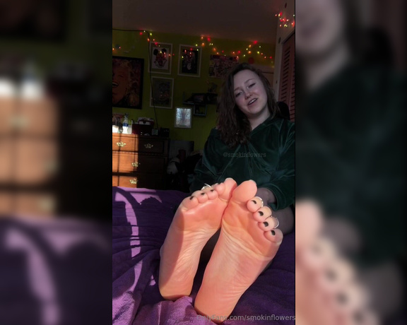 Goddess Flower aka smokinflowers Foot Fetish - 12-16-2023 OnlyFans Video - She doesnt understand your fetish