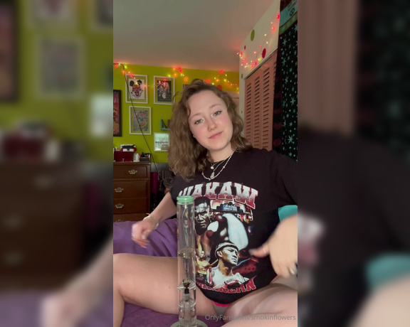 Goddess Flower aka smokinflowers Foot Fetish - 05-21-2024 OnlyFans Video - Boobs and bong rips_cmzw