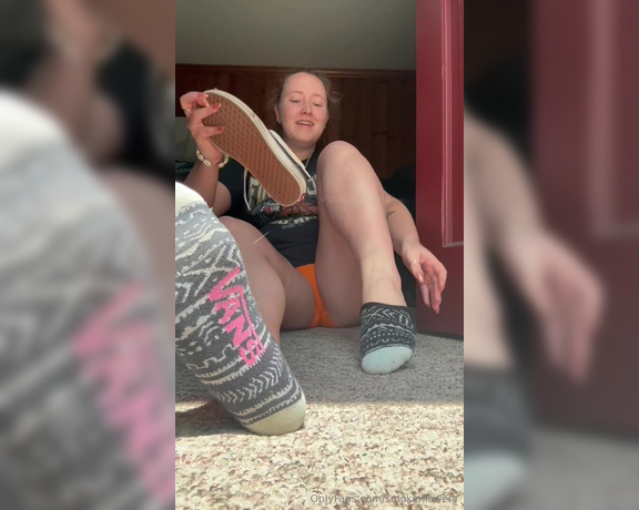 Goddess Flower aka smokinflowers Foot Fetish - 06-13-2024 OnlyFans Video - My sweaty feet are a delicacy, arent they your favorite treat