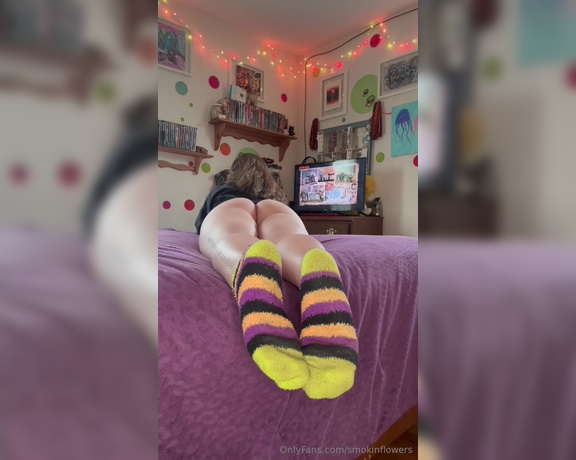 Goddess Flower aka smokinflowers Foot Fetish - 01-26-2024 OnlyFans Video - Ignoring you while I play Black Ops 3 Zombies 16 mins