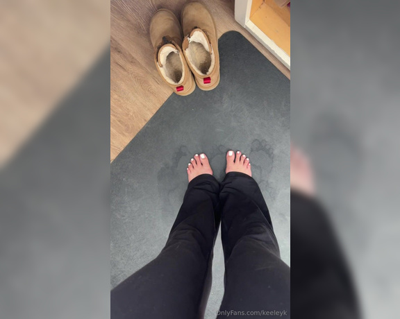 Keeley Kennedy aka keeleyk Foot Fetish - 11-19-2024 OnlyFans Video - My feet get so sweaty in my Uggs at work, wouldnt you like to lick them