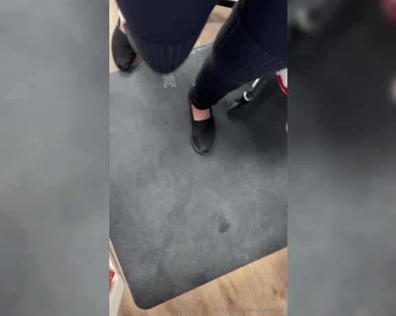 Keeley Kennedy aka keeleyk Foot Fetish - 11-28-2024 OnlyFans Video - My feet get so sweaty at work