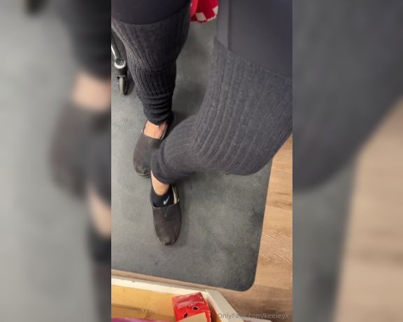 Keeley Kennedy aka keeleyk Foot Fetish - 11-28-2024 OnlyFans Video - My feet get so sweaty at work