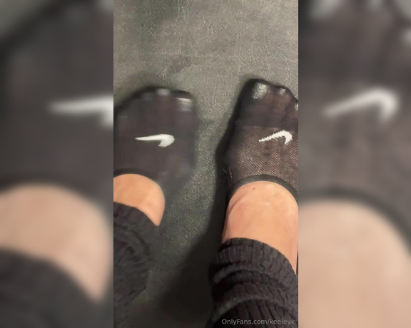 Keeley Kennedy aka keeleyk Foot Fetish - 11-28-2024 OnlyFans Video - My feet get so sweaty at work_g9rp