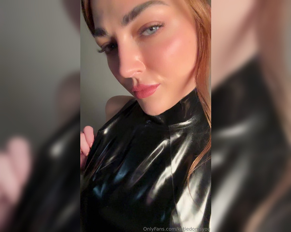 Katie Jane aka katiedomsyou Femdom - 07-31-2024 OnlyFans Video - DRINK UP SLAVE