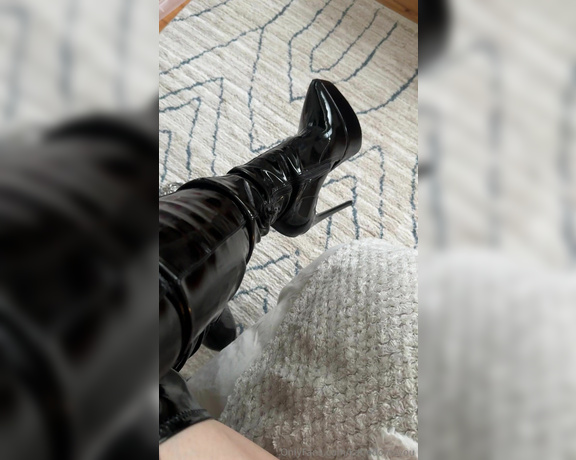 Katie Jane aka katiedomsyou Femdom - 09-13-2024 OnlyFans Video - Be a good boot bitch