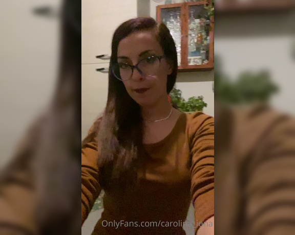 Carolina iena aka carolina_iena - 10-10-2022 OnlyFans Video - Need to cook something  but