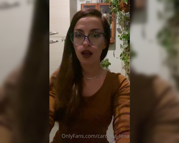 Carolina iena aka carolina_iena - 10-10-2022 OnlyFans Video - Need to cook something  but