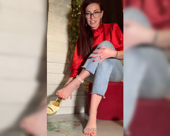 Carolina iena aka carolina_iena - 11-17-2022 OnlyFans Video - A PRESENT FOR MY FANS  Streaming with TacchiASpillo15 Teasing fans on Instagram  Showing my